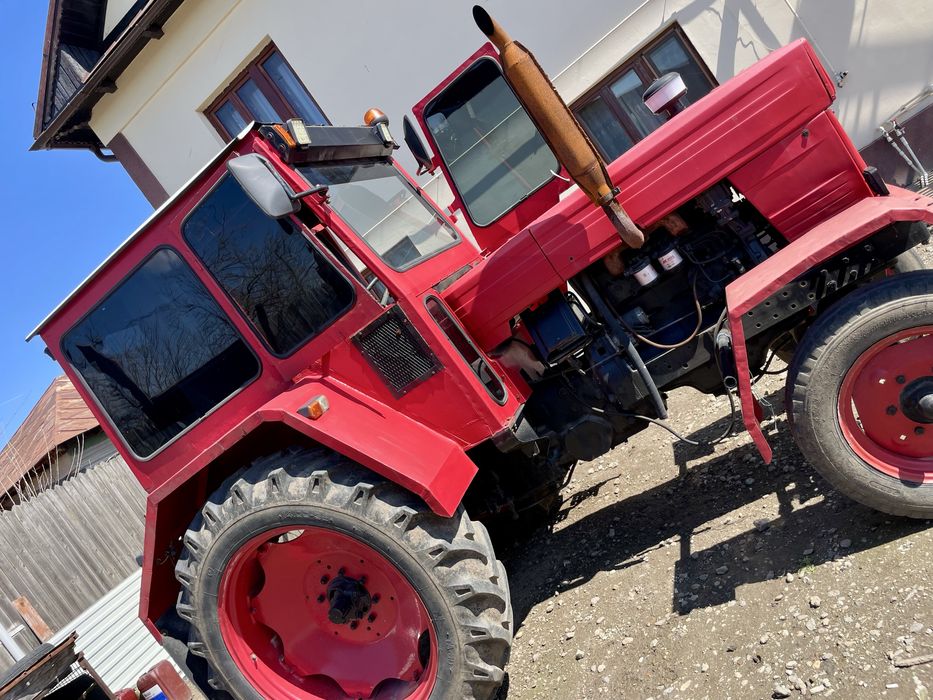 Tractor Universal U650 + plug pp4