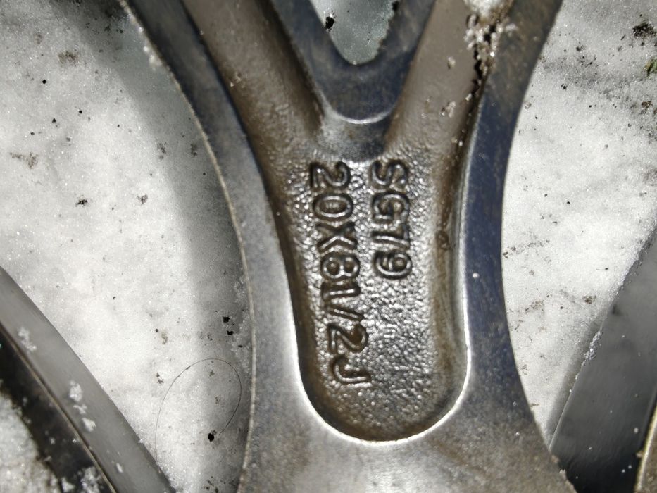 Продам диски R20 с шинами 245/40/20