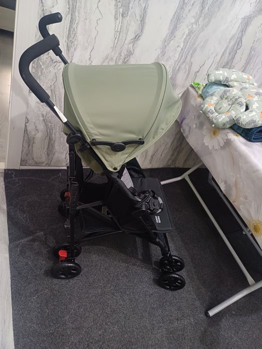 Продаётся фирменный коляска трость