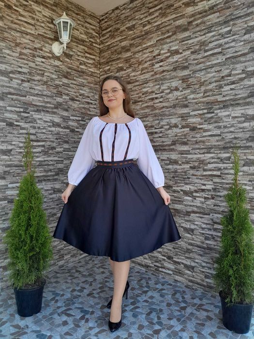 Rochie elegantă cu motive tradiționale