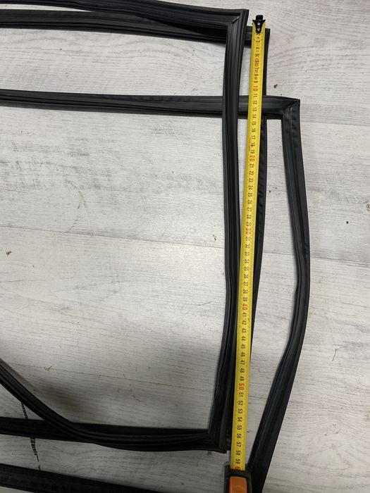 Garnitura vitrina 141 x 58 frigider bauturi burduf dulap masa rece nou