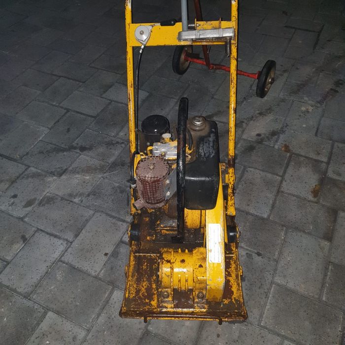Placa compactoare pentru pavele