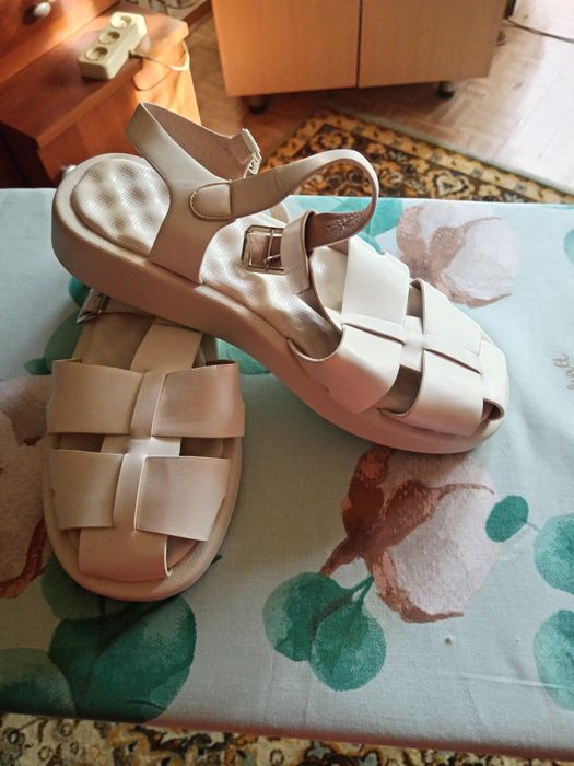 Продам женские басаножки и сандали