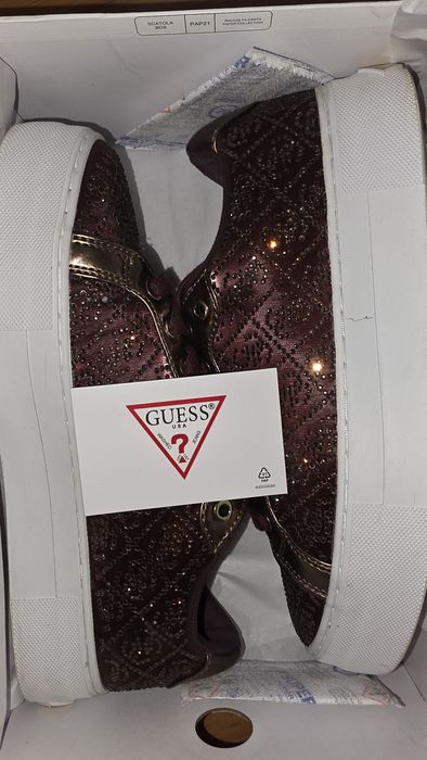 Adidasi Guess cu pietricele