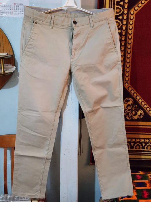 Светлые мужские брюки