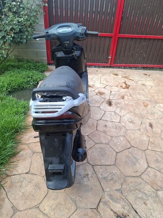 Vând scuter kymco de 49 cm fără acte
