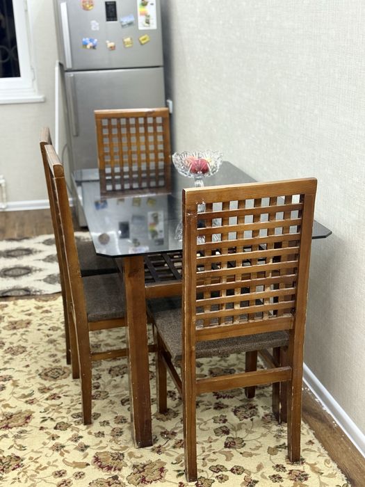 Kuxonniy mebel sotiladi