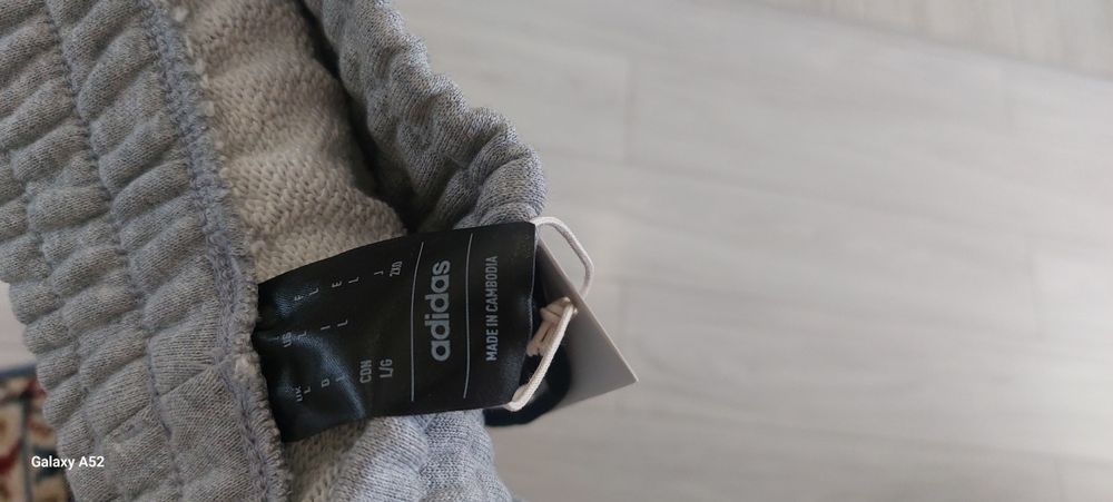 Продам брюки спортивные Adidas.