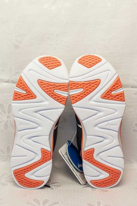 Дамски маратонки Asics номер 36