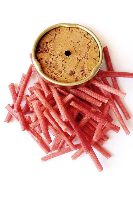 Pluta mare cu fitilele pentru candelă