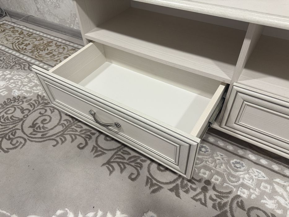 Продам тумбу под телефизор