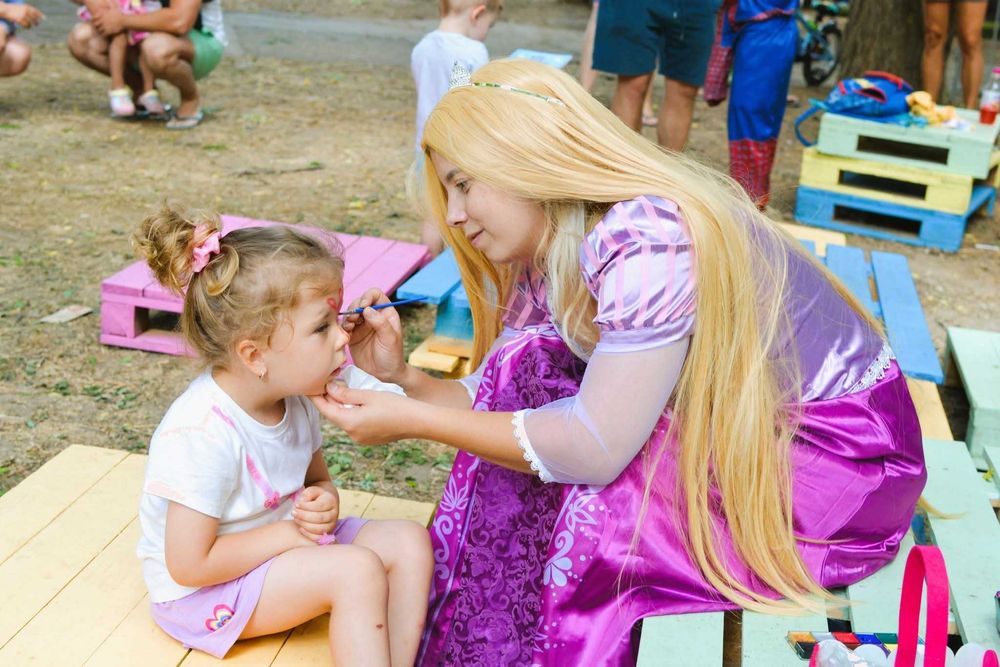 Аниматор, Арка балони, Костюми на герои, Машина за балончета, Фотограф