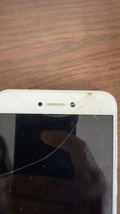 Vând telefoane + tabletă pentru piese sau reparat