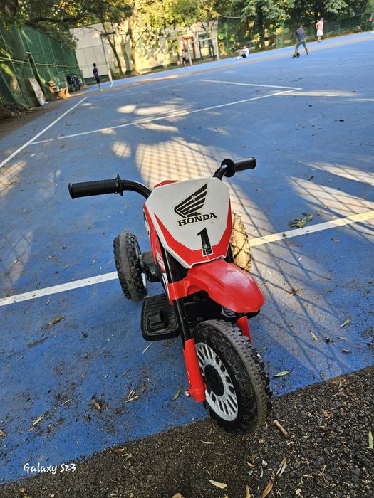 Акумулаторен мотор HONDA 6V Червен