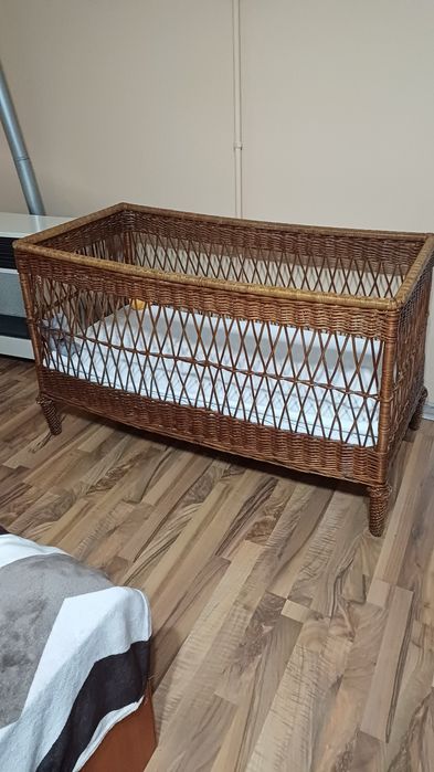 Vând pătuț bebeluși