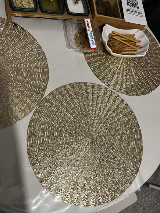 Продам стол в отличном состояний