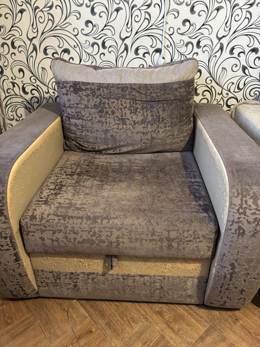 Продам угловой диван с креслом