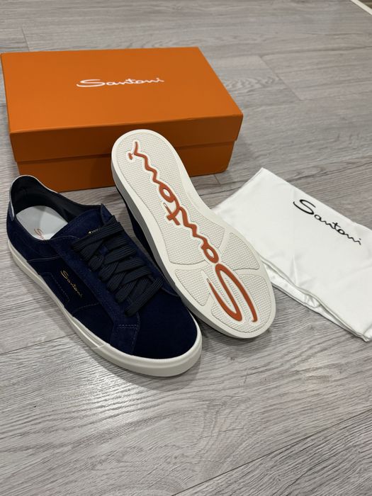 Обувки Santoni.