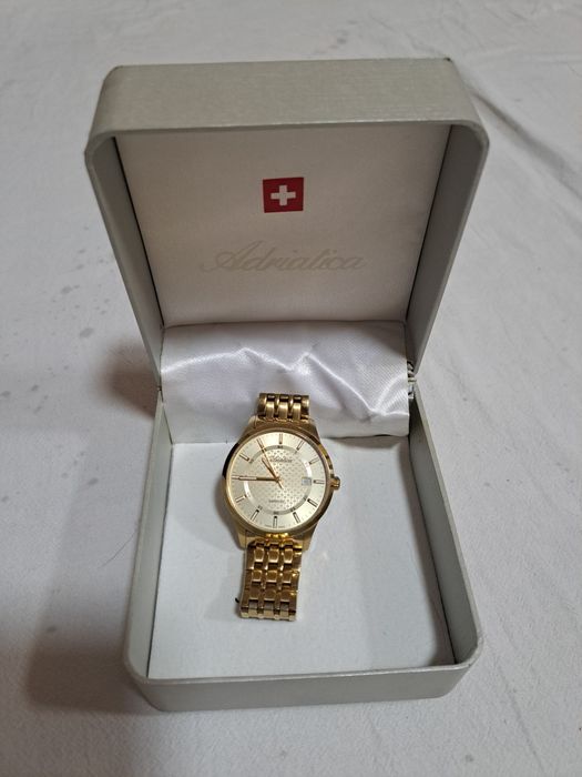 Оригинал соат сотилади