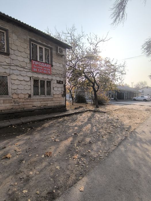 Спутник в деревянном доме. 1 ком квартиру 32 м2 санузел совместно 2/2.