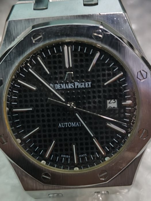 Soat yangi deyarli taqilmagan qirilgan chizilgan joylari yoʻq