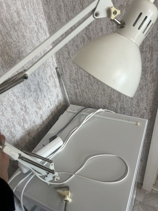 Продам настольную лампу