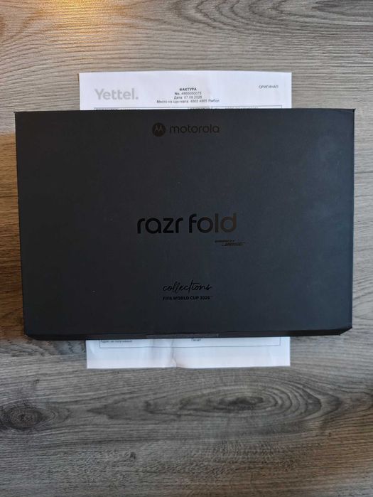 Нов Motorola Razr Fold FIFA 2026 Edition 16/512GB с 36 Месеца Гаранция
