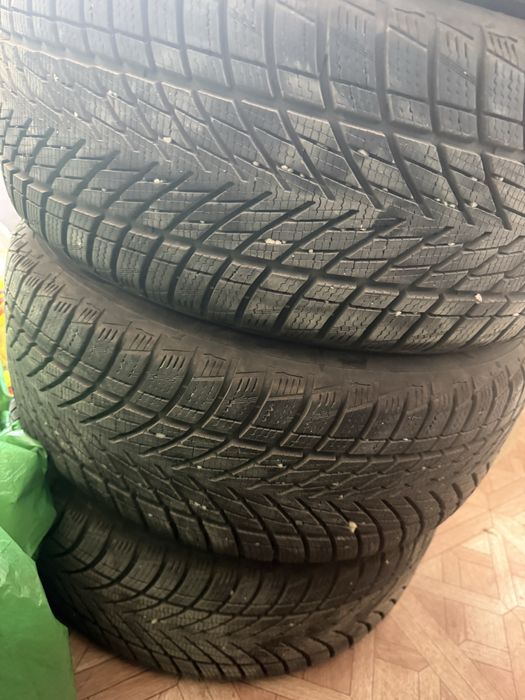 Goodyear ultragrip performance 3(225/45/17)