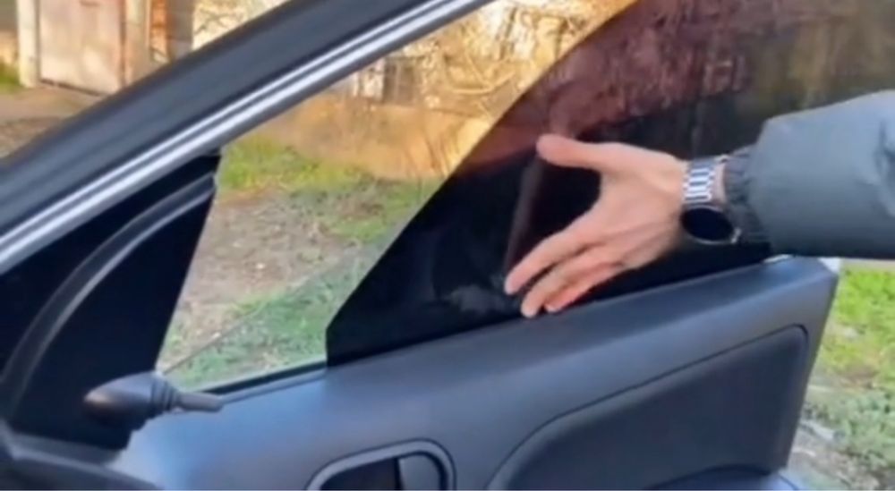 Демонтиращо фолио за предни прозорци