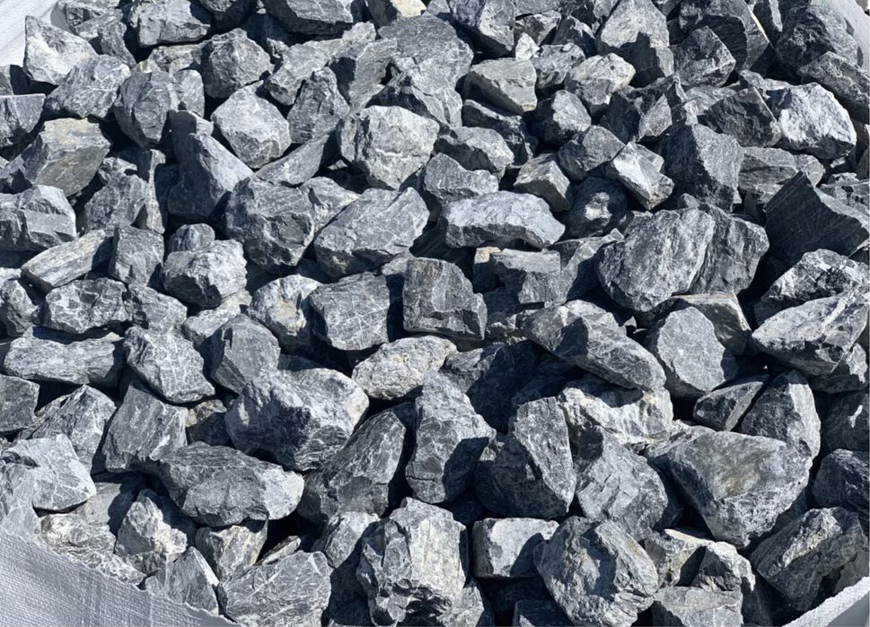 Piatra nisip pamant vegetal