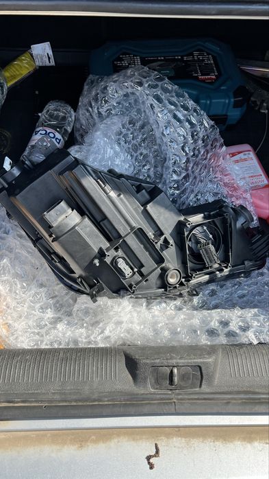 Преден ляв фар Audi A4 b9