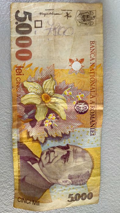 bancnote vechi: 10 bucati 5000 lei si 1 bucata 10 lei