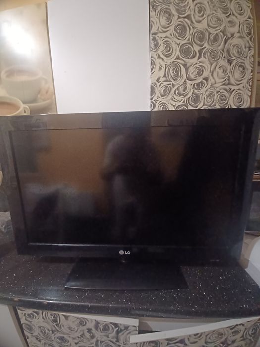 Vand doua leduri tv pentru piese LG