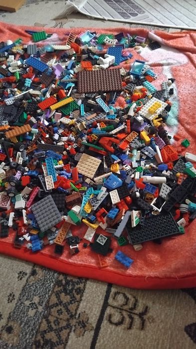 Vând piese lego toate temele