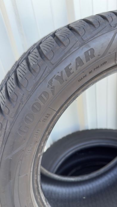 Зимни гуми 245/50 18” Good Year