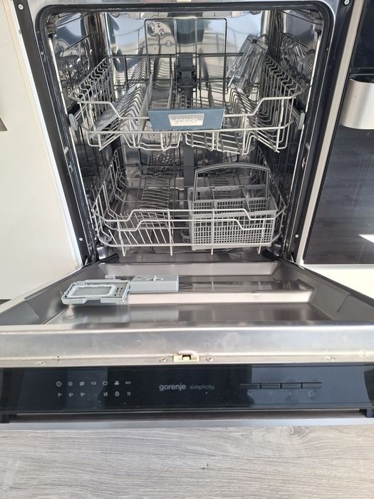 Съдомиялна машина за вграждане Gorenje