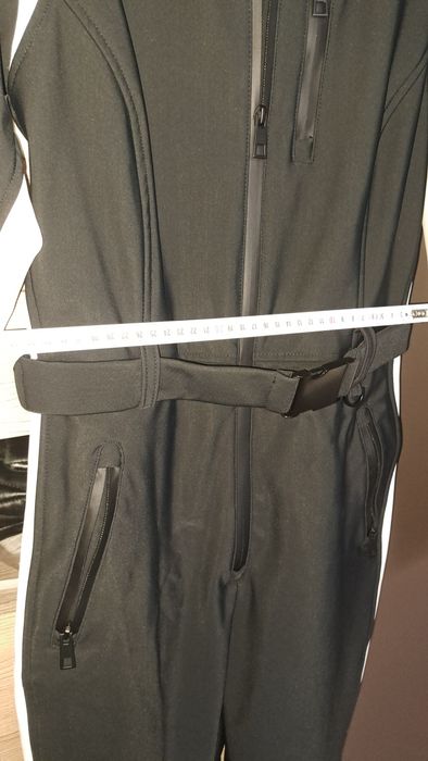 Vand costum ski negru Zara