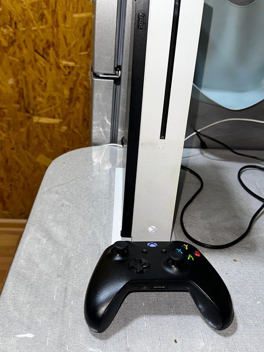 Xbox one s 1tb.