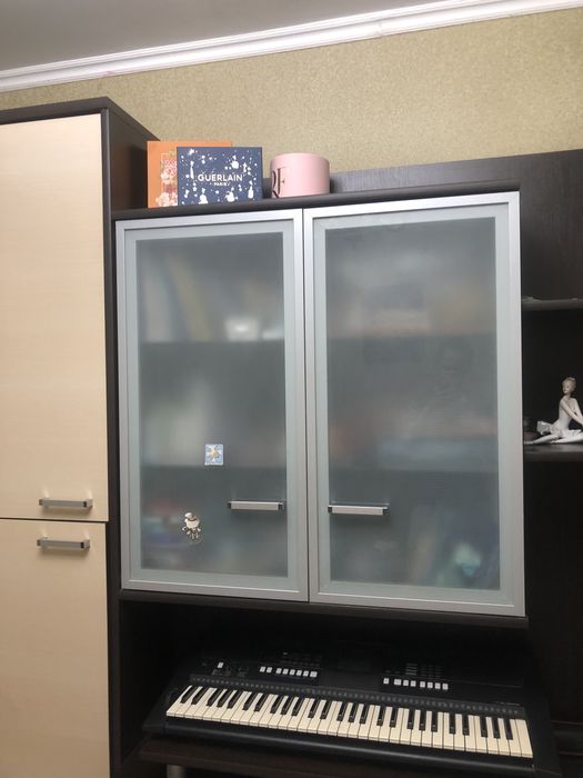 Шкаф горка в гостиную