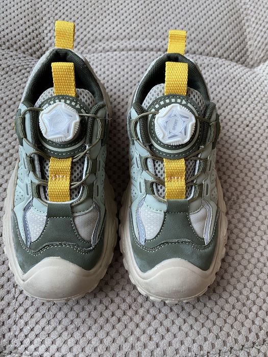 Продам кроссовки на мальчика