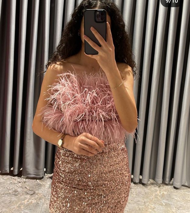 Рокля с пера и пайети
