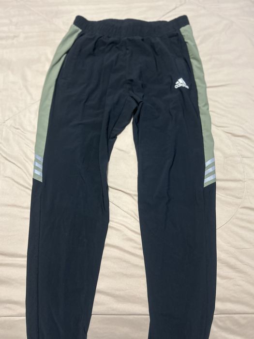 Продаются спортивные костюмы