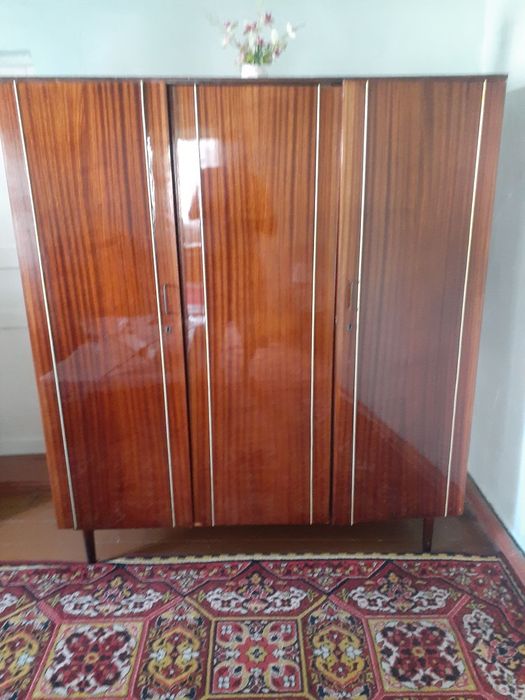 Продаеться советский шкаф
