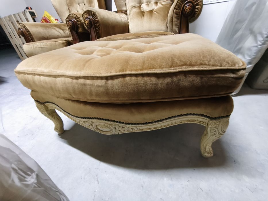 Две Кресла, фотьойл в златисто и табуретка