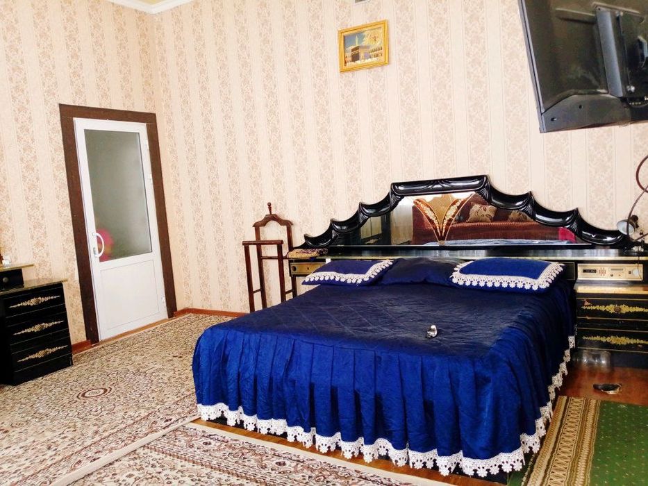 Nazarbek Grand toyhona orqasida