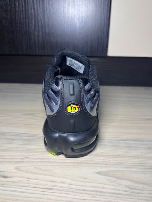 ЧИСТО НОВИ! Nike Air Max TN Black Silver Green Strike