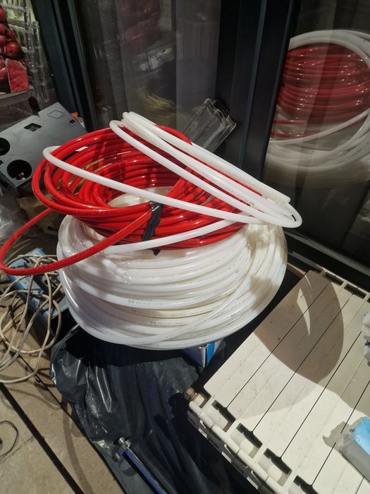 Țeavă pex 17x2  placi cu nuturi.