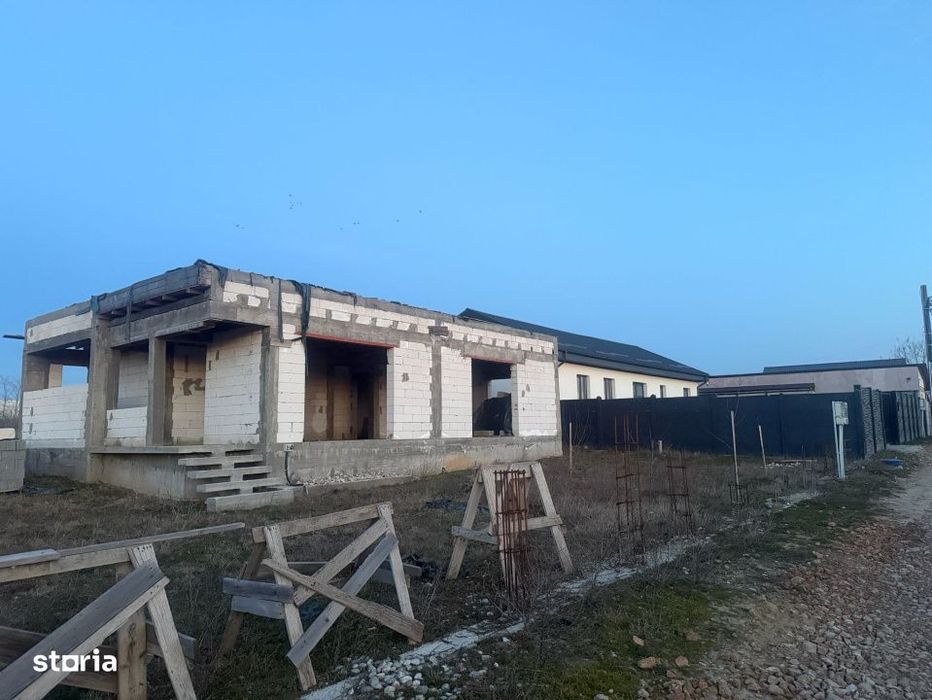 Casa parter, la rosu, 90 mp utili, 404 mp teren, Malu Mare