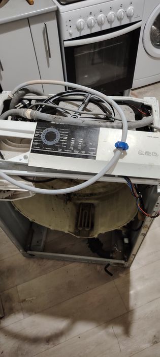 Продам стиралку на запчасти Haier
