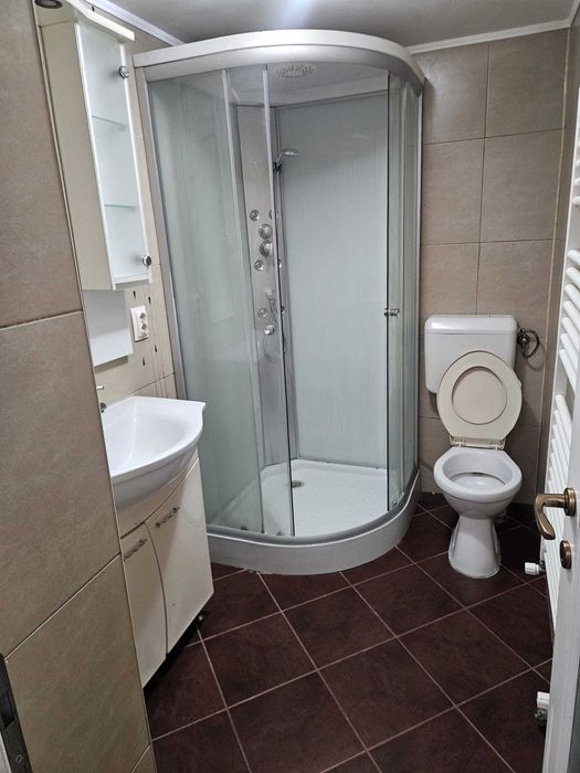 Inchiriez apartament micro 4